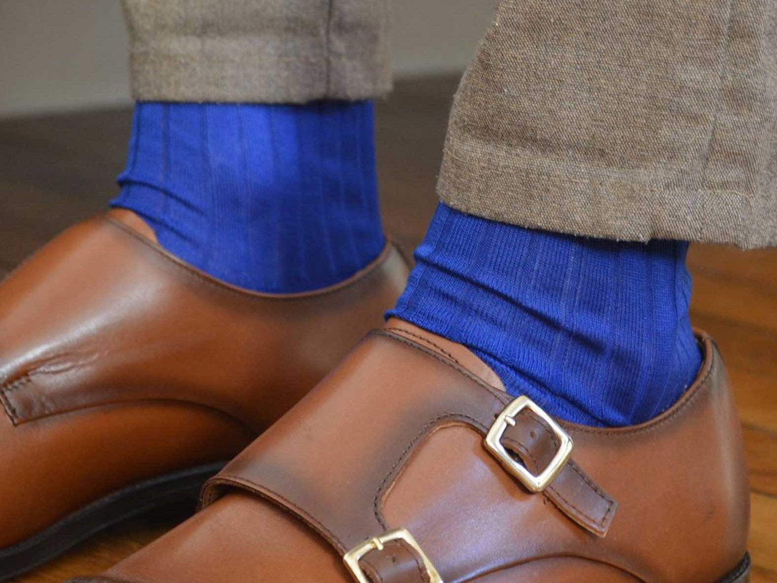 chaussettes-montantes-mi-bas-unies-bleu-roi-en-pur-fil-d'écosse-remaillées-à-la-main-pour-hommes